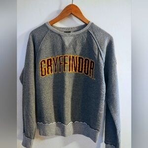 HARRY POTTER Gryffindor Sweater Girl  XS Gray Sweatshirt Logo Patch Spellout